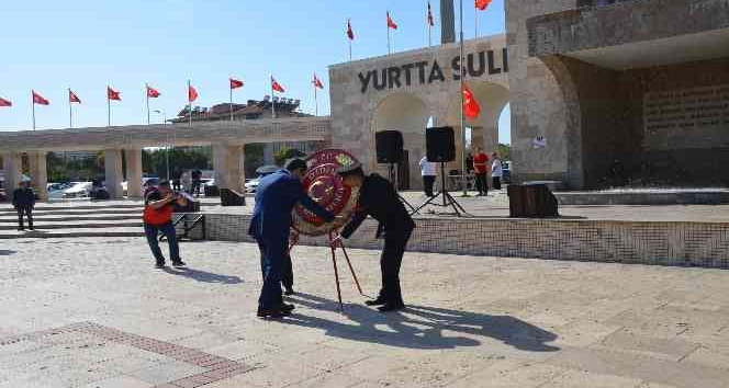 Didim’de 29 Ekim kutlamaları çelenk töreniyle başladı
