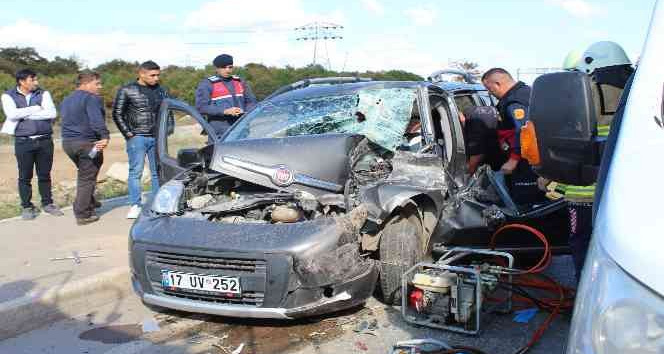 Kırmızı ışıkta duramayan araç 3 araca çarptı