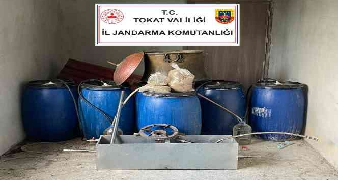Tokat’ta bin 200 litre kaçak içki ele geçirildi