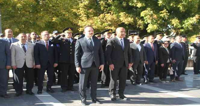 Malazgirt’te çelenk sunma töreni