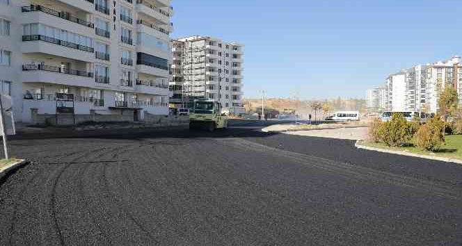 Cevher Dudayev Mahallesinde sıcak asfalt serimi devam ediyor