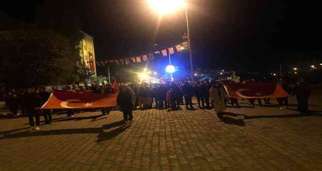 Çıldır’da Cumhuriyet Bayramı fener alayı ile kutlandı