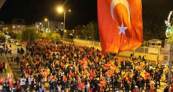 Iğdır’da fener alayı ve havai fişek gösterisi yapıldı