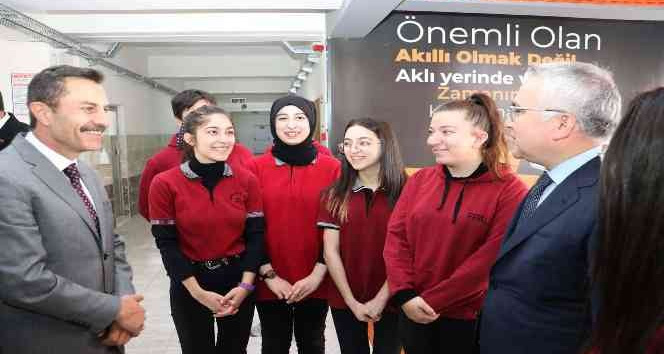 Lisede ‘Matematik Koridoru’ oluşturuldu