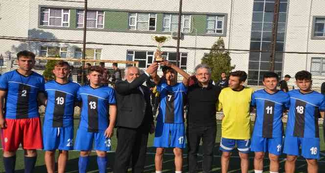 Kırkağaç’ta 29 Ekim Futbol Turnuvasında şampiyon Anadolu İmam Hatip Lisesi