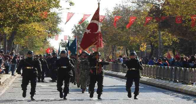 Edirne’de bayrağını alan meydana koştu, 7’den 70’e Cumhuriyet coşkusu yaşandı