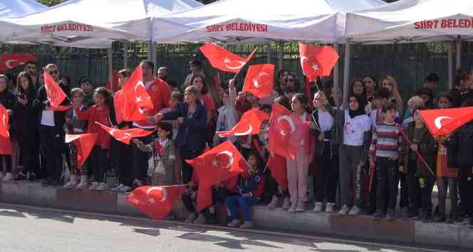 Siirt’te bayrama çocukların bayrak sevgisi damga vurdu