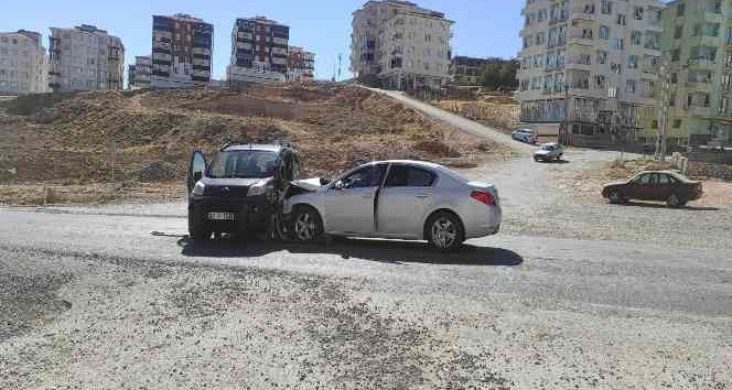 Besni’de trafik kazası: 2 yaralı