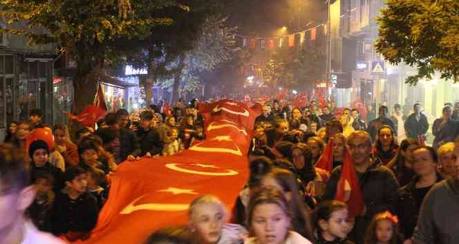 Cumhuriyet Bayramı için metrelerce bayrak açtılar