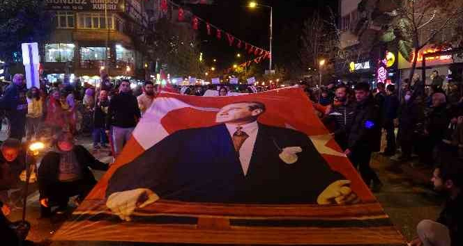 Cumhuriyetin 99. yıl kutlamaları fener alayı ile devam etti