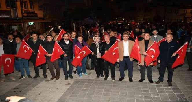 Lapseki’de fener alayı düzenlendi