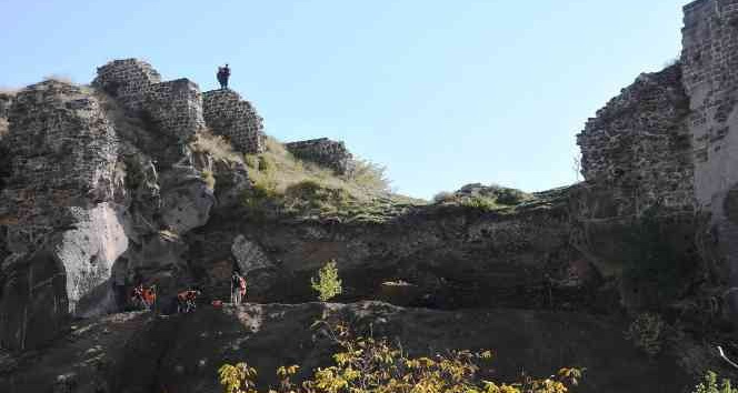 2 bin 500 yıllık Bitlis Kalesi’nde yeni surlar ve yürüyüş yolları yapılıyor