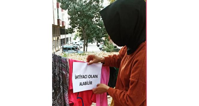 Gönüllülerden askıda kıyafet kampanyası