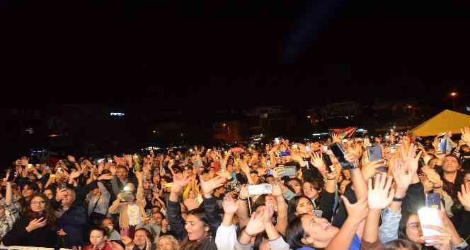 Didim’de 29 Ekim coşkusu fener alayı ve konserle kutlandı