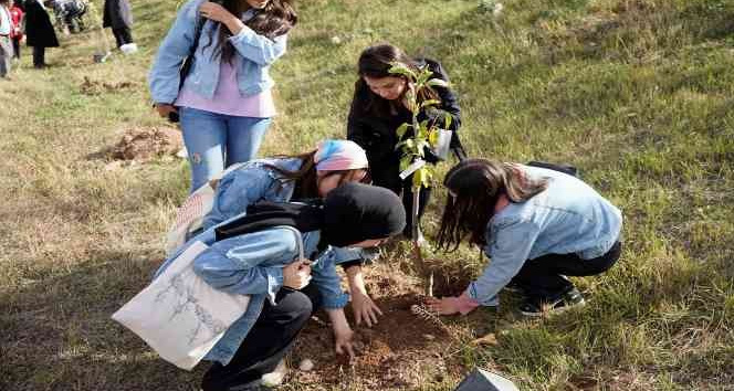 Mezun oldukları üniversitede hatıra ormanı oluşturdular