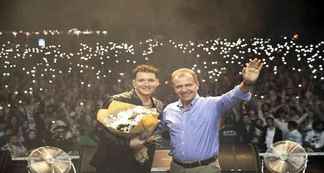 Mersin’de ’Patron’ ve ’Edis’ ile unutulmaz bir bayram gecesi yaşandı