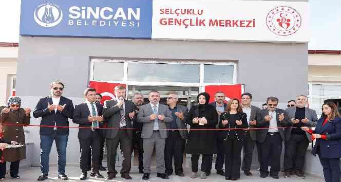 Başkan Ercan, Selçuklu Gençlik Merkezi’nin açılışını yaptı