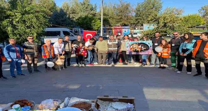 Yardıma muhtaç hayvanlar için bir araya geldiler