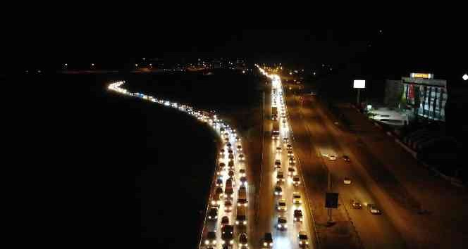 43 ilin geçiş güzergahındaki trafik yoğunluğu havadan görüntülendi