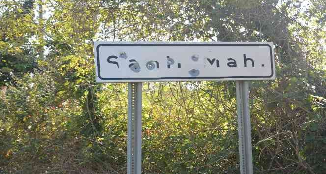 Ordu’da mahalle tabelasını kurşunladılar