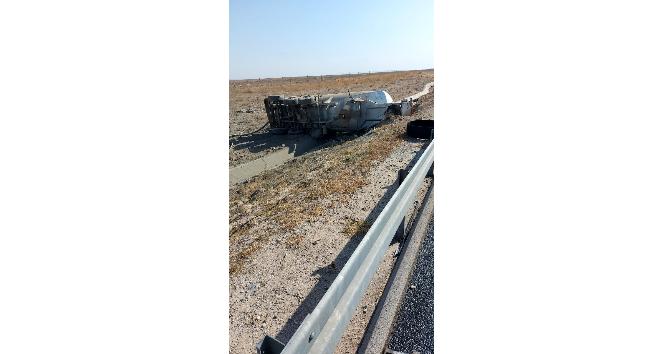 Dorsesi devrilen tır alev aldı