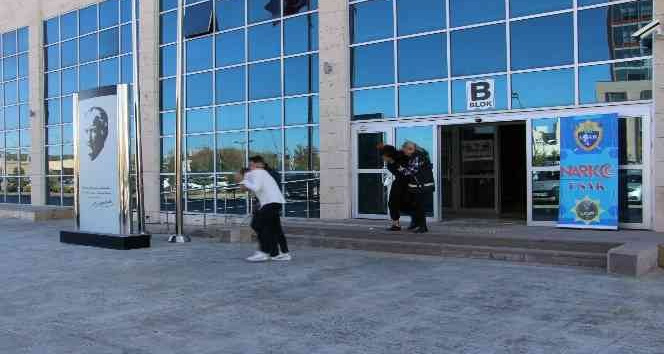Uşak’ta 2 uyuşturucu taciri tutuklandı
