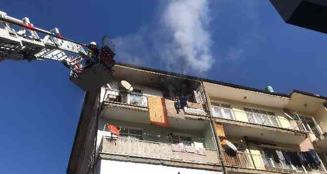 Karaman’da 4 katlı binada çıkan yangını korkuttu