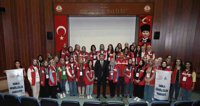 Vali Yılmaz’dan gönüllü gençlere: "Küçüklerinize örnek olacaksınız"