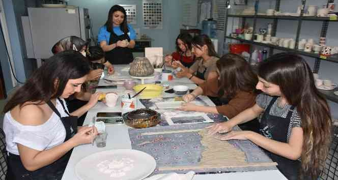 Şırnaklı kadınlar kültürel değerleri seramik sanatına yansıtıyor