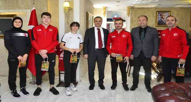 Gümüşhane’de dünya şampiyonları altınla ödüllendirildi