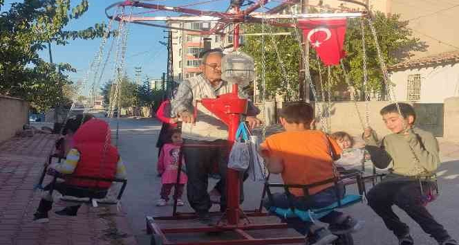 Çocukların nostaljik ’seyyar salıncak’ eğlencesi