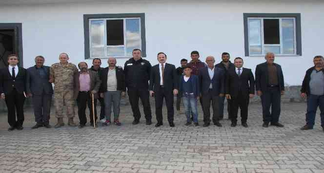Malazgirt Kaymakamı Bayram köy ziyaretlerini sürüyor