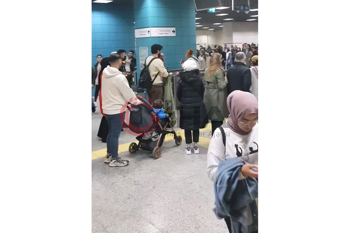 Üsküdar Marmaray&#039;da seferler durduruldu, yolcular peronlardan dışarı çıktı