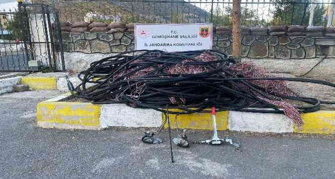 Kablo hırsızları Jandarma’dan kaçamadı