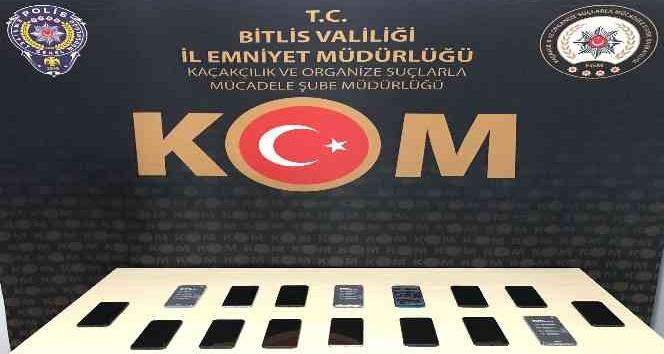 Bitlis’te 16 adet gümrük kaçağı telefon ele geçirildi