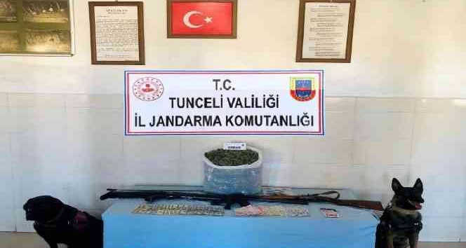 Evinden uyuşturucu madde ve silahlar çıkan şüpheli gözaltına alındı
