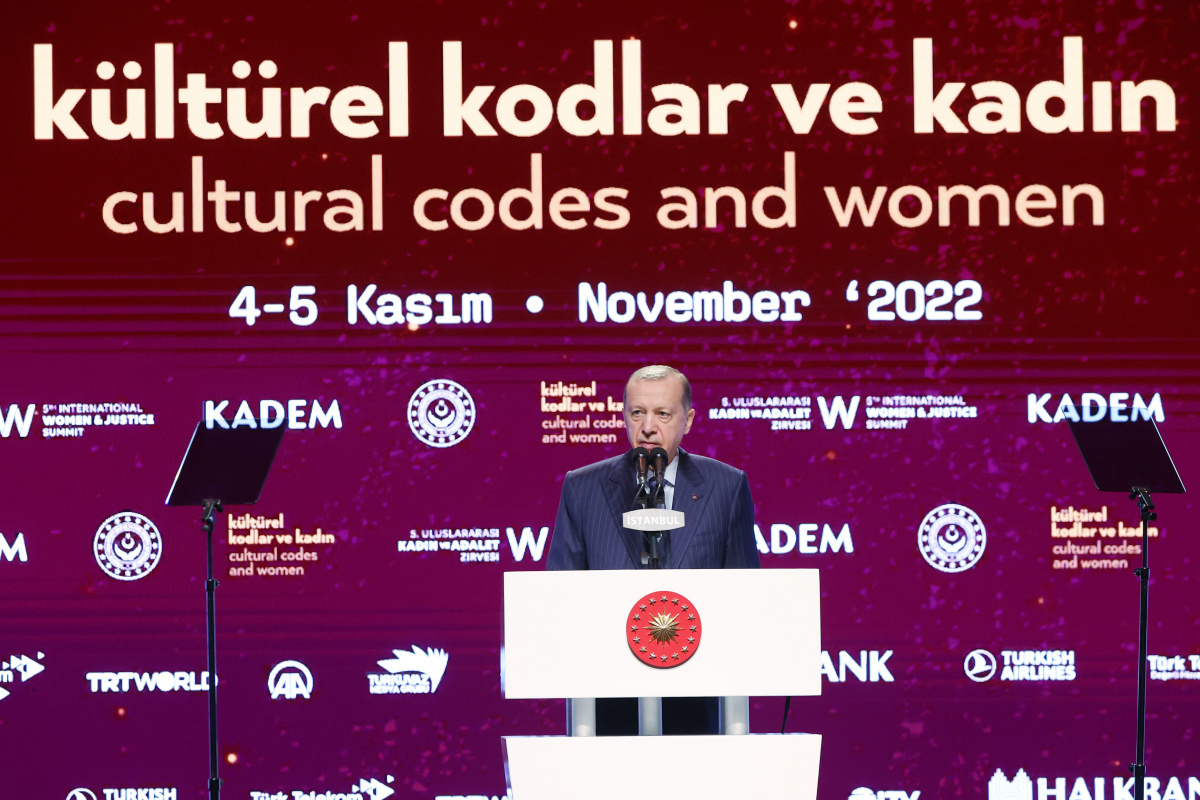 Cumhurbaşkanı Erdoğan: &#039;Bu işi çözelim, kadınlar anayasa korumasında olsun&#039;