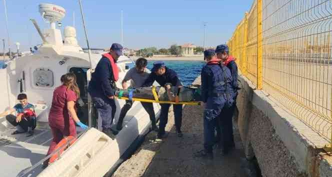 Bozcaada’da balıkçı teknesinde yaralanan 2 vatandaş tahliye edildi