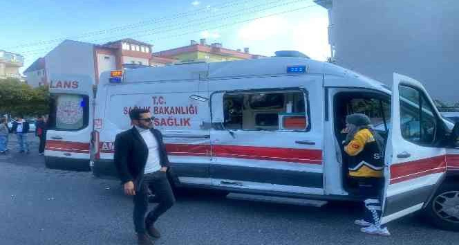 Ambulans ile halk otobüsü çarpıştı: 4 Yaralı