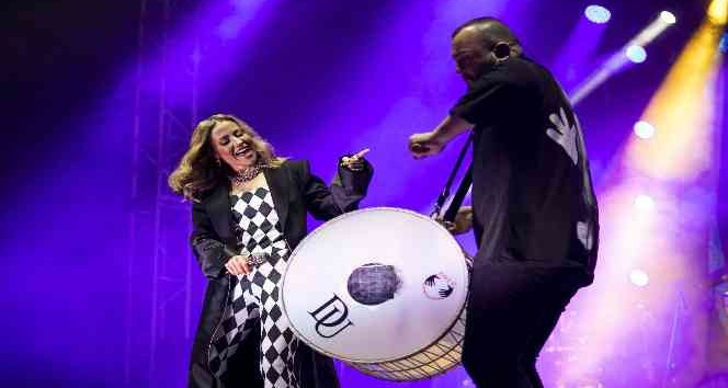 Tarsus Festivali Derya Uluğ konseriyle şenlendi