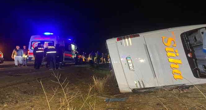 YRP’nin Genel Kurulu’ndan dönenleri taşıyan otobüs devrildi