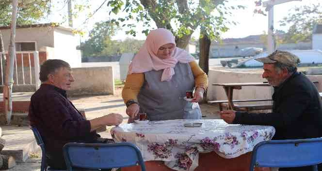 Kahvehaneye kadın eli değdi