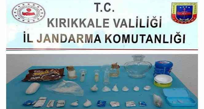 Hediyelik eşya paketinden uyuşturucu çıktı: 1 tutuklama