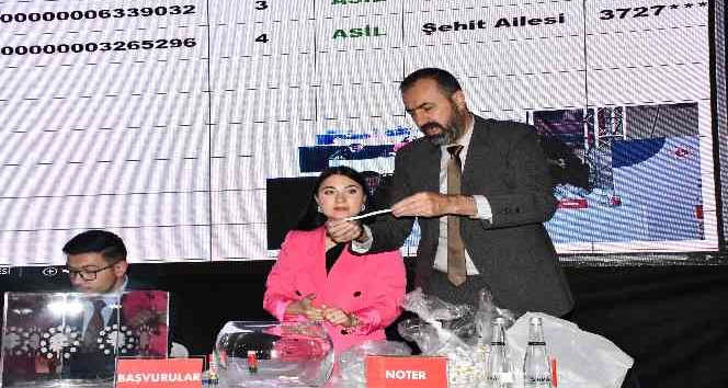 Sosyal konutta Ardahan’da kura heyecanı yaşandı