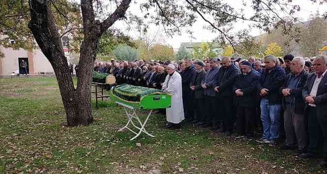 Amasya’da otobüs kazasında ölen 3 kişi Tokat’ta toprağa verildi