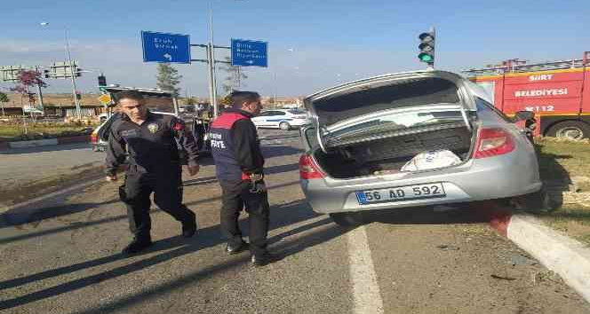 Siirt’te iki otomobil çarpıştı: 3 yaralı