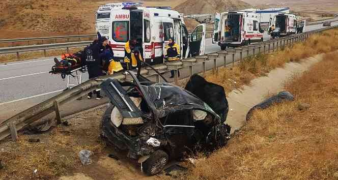Metrelerce takla atan otomobil hurdaya döndü: 3 yaralı