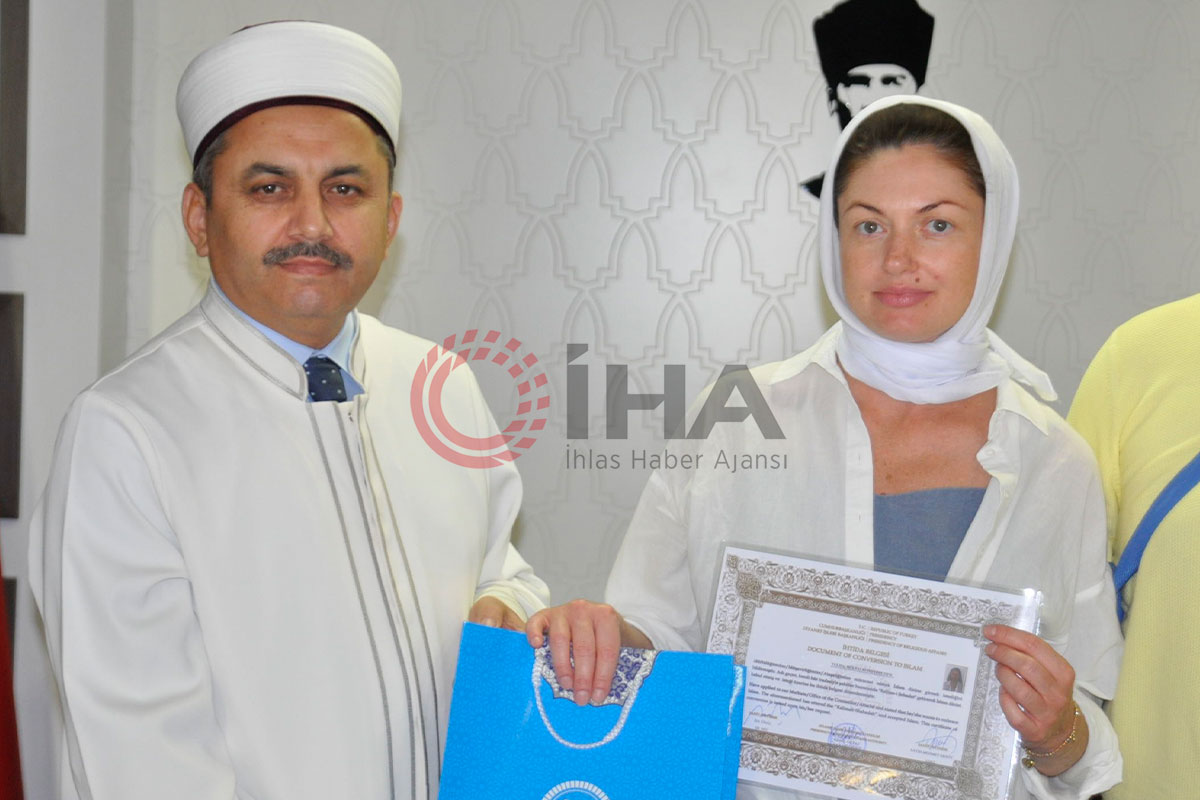 Sabah ezanından etkilenen Ukraynalı kadın Müslümanlığı seçti