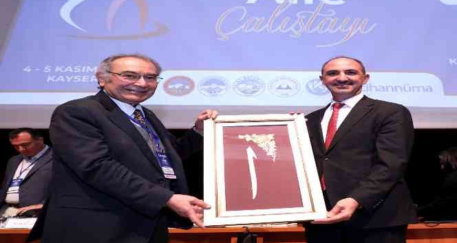 KAEÜ Rektörü Vatan Karakaya, Kayseri’de ‘Gençlik ve Aile Çalıştayına’ katıldı