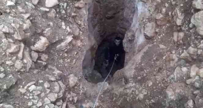 Definecilerin açtığı çukura düştü, itfaiye kurtardı